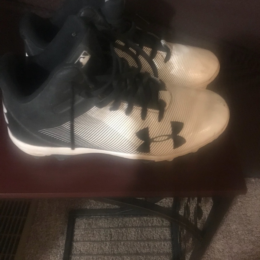 Baseball Cleats - Picture 3 of 3